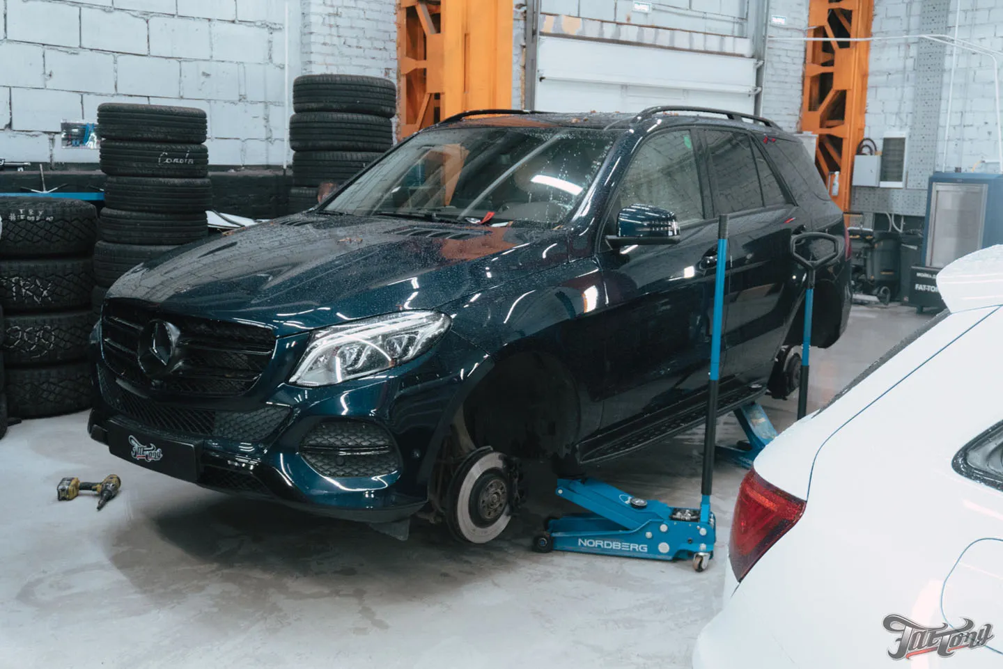 Фирменный шиномонтаж с балансировкой и адаптацией для Mercedes GLE